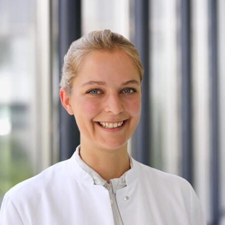 Dr. med. Leonie Scheins Porträtaufnahme